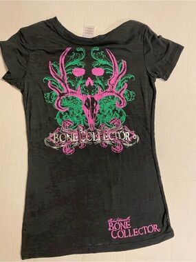 Bone Collector Women's Black Short Sleeve Graphic Tee with Pink & Green Skull